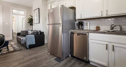 Louisville Dream House 4BR/2BA by CozySuites