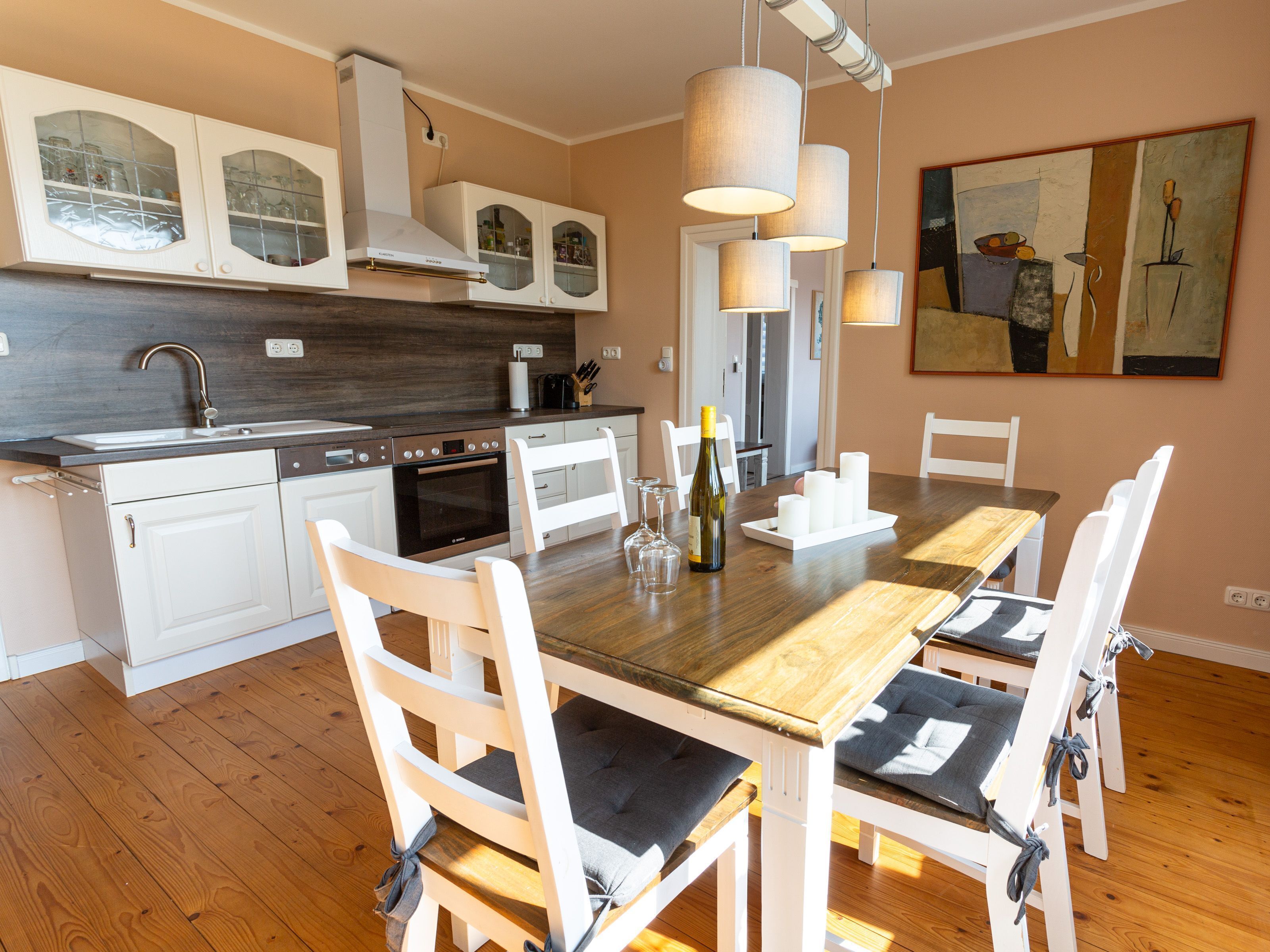 Kühlschrank, Ofen, Geschirrspüler, Hochstuhl