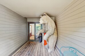 Exterior - Stunning ski-in/out condo with balcony, fireplace, hot tub, & mountain views (Telluride)