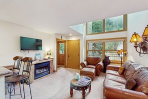 TV, fireplace, DVD player - Stunning ski-in/out condo with balcony, fireplace, hot tub, & mountain views (Telluride)