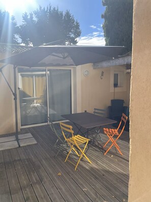 屋外ダイニングエリア