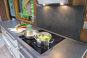 Unclassified image, 2 of 30, button