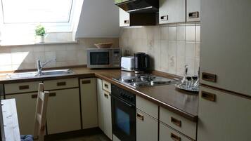 Kühlschrank, Mikrowelle, Ofen, Geschirrspüler