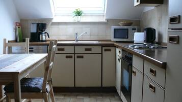 Kühlschrank, Mikrowelle, Ofen, Geschirrspüler