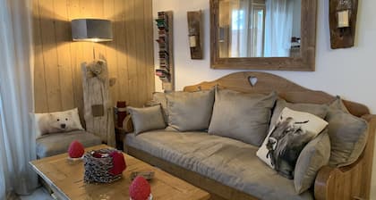 On the outskirts of Megève, 2 1/2 rooms 45M2, sleeps 4 with garden/terrace