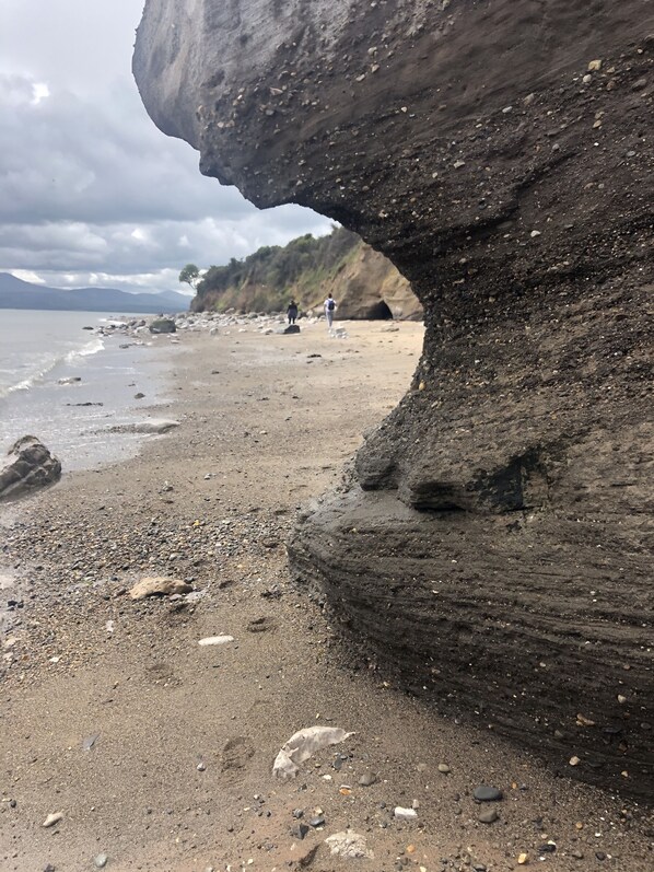 Cabin | Beach - Shepherds Hut With Hot Tub, North Wales, Anglesey (Llanfairpwllgwyngyll)