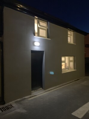 House, Multiple Beds | Exterior - Luxury Property in Central Newbridge Wifi (Newbridge)