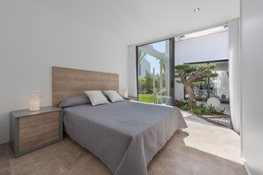 3 chambres, fer et planche à repasser, Wi-Fi gratuit, draps fournis