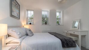 2 slaapkamers, een laptopwerkplek, wifi, individueel gedecoreerd