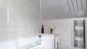 Bathroom - Station Loft (Conwy)