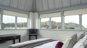 2 عدّة غرف نوم وبديكورات فريدة لكل غرفة وطراز فريد لكل وحدة