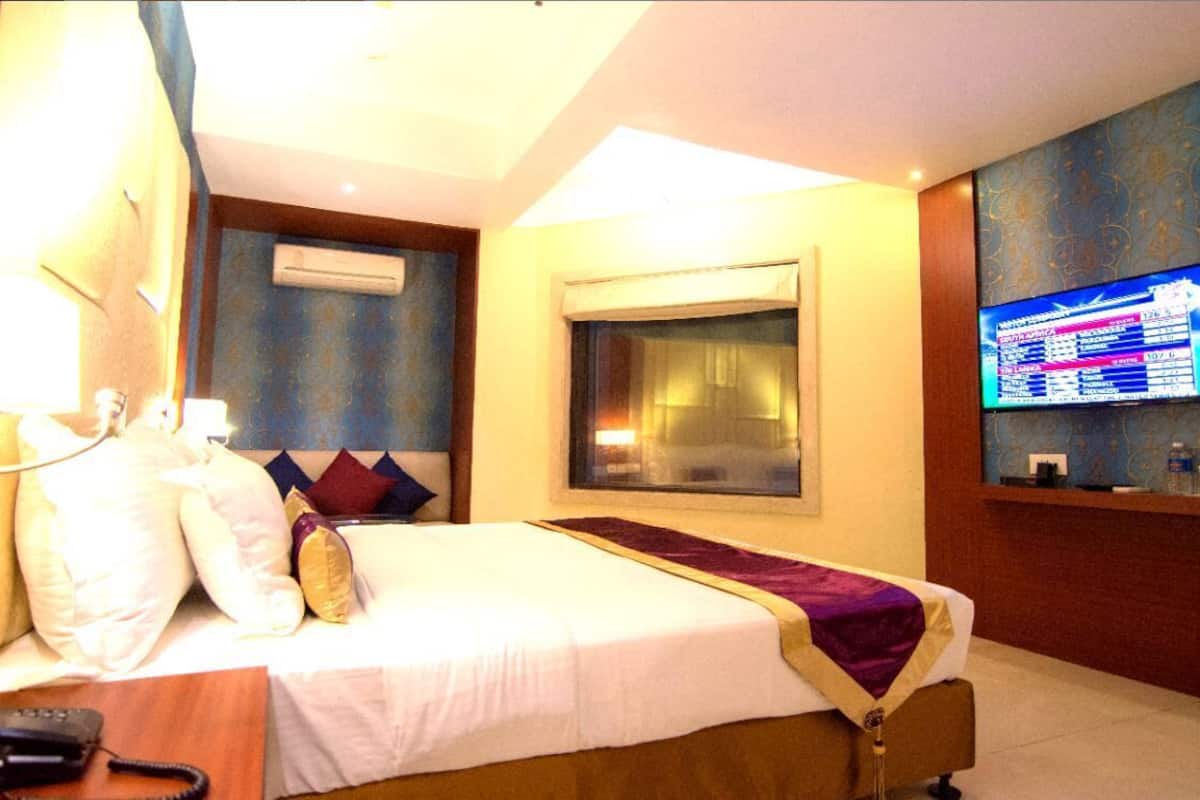 Club Oda | Odada kasa, masa, ses yalıtımı, ücretsiz kablosuz İnternet