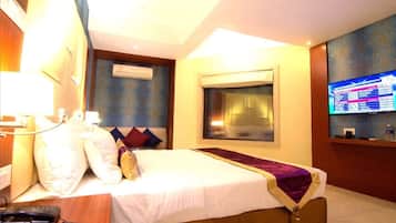 Club Room | In-room safe, desk, soundproofing, free WiFi