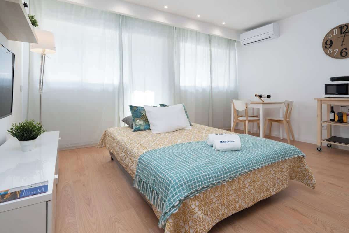 1 habitación, tabla de planchar con plancha, wifi y ropa de cama 