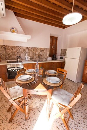 Fridge, oven, coffee/tea maker