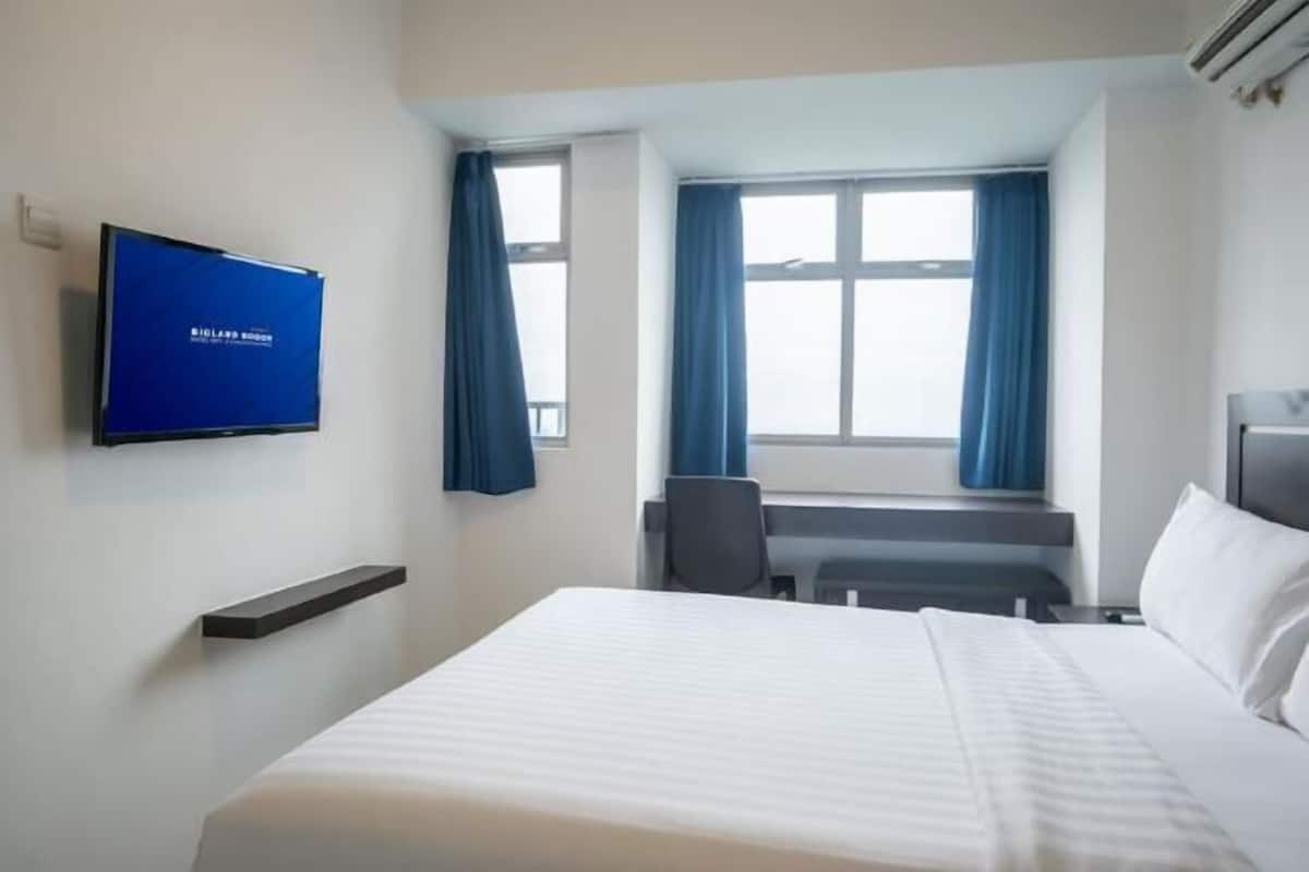 1 bedroom, in-room safe, desk, free WiFi