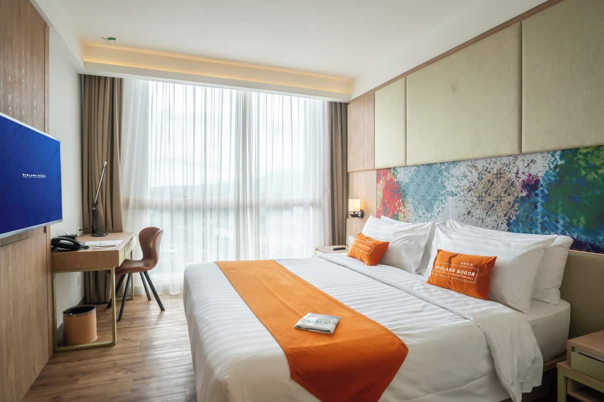 Deluxe-huone, 1 suuri parisänky | 1 makuuhuone, tallelokero huoneessa, työpöytä, ilmaiset vauvansängyt