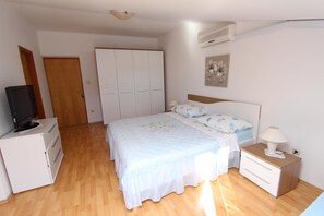 1 bedroom, free WiFi, bed sheets