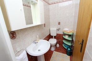 Hair dryer, towels