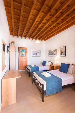 2 bedrooms, iron/ironing board, free WiFi, bed sheets