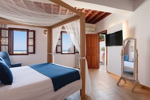 2 bedrooms, in-room safe, iron/ironing board, free WiFi