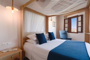 2 chambres, coffres-forts dans les chambres, fer et planche à repasser