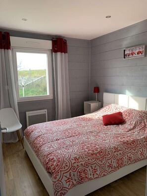 3 bedrooms, iron/ironing board, travel cot, free WiFi - Gîte 6 people in Hatainville 600m from the sea (Les Moitiers d'Allonne)