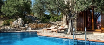 Deluxe Alonissos Island | Villa Elia | 1 Bedroom | Private Pool & Beautiful Sea.