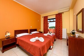 4 chambres, fer et planche à repasser, Wi-Fi gratuit, draps fournis
