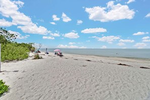 Unclassified image, 3 of 44, button