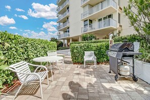 Unclassified image, 4 of 44, button