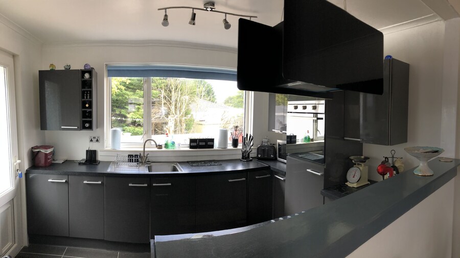 Limegrove, Comfortable Three Bedroom House