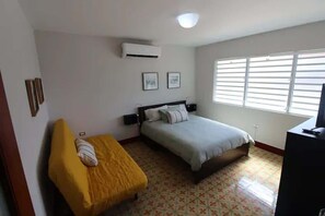 1 bedroom, iron/ironing board, free WiFi, bed sheets - M3B-Comfy 1B/1B-Close to Rest (San Juan)