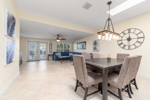 Dining - FANTASY ISLAND LIFE (Jensen Beach)
