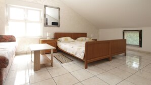 A bedroom with a bed, bedside table, chair, and a window. - Apartment 2039/31773 (Istria - Banjole), 300m from the beach (Banjole)
