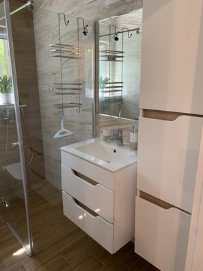 Apartment | Bathroom