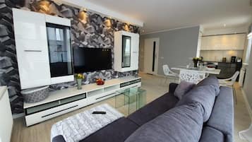 Apartment | Living room | Flat-screen TV