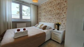 Apartment | 1 bedroom, iron/ironing board, cribs/infant beds, travel crib