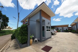 Exterior - OYO 1121 Phuree Resort (Sattahip)