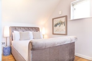 Executive Apartment | Egyptian cotton sheets, premium bedding, down comforters - Citystay Living - Marino Place (Cambridge)