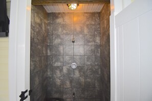 Bathroom - Latitude Adjustment At Ocean Lakes- A Beautiful Custom Built Home At The Lakes😎 (Myrtle Beach)