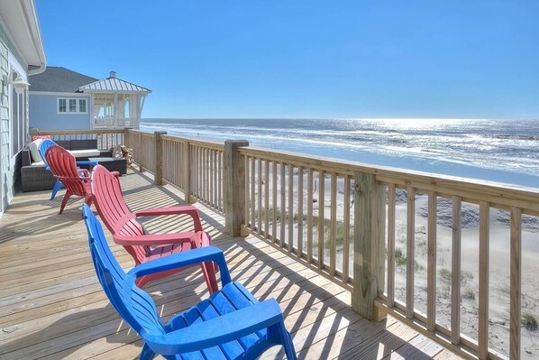 Property grounds - Brand New, Beautifully Decorated, 5 Bedroom/3.5 Bath Oceanfront Home-Sleeps13 (Oak Island)