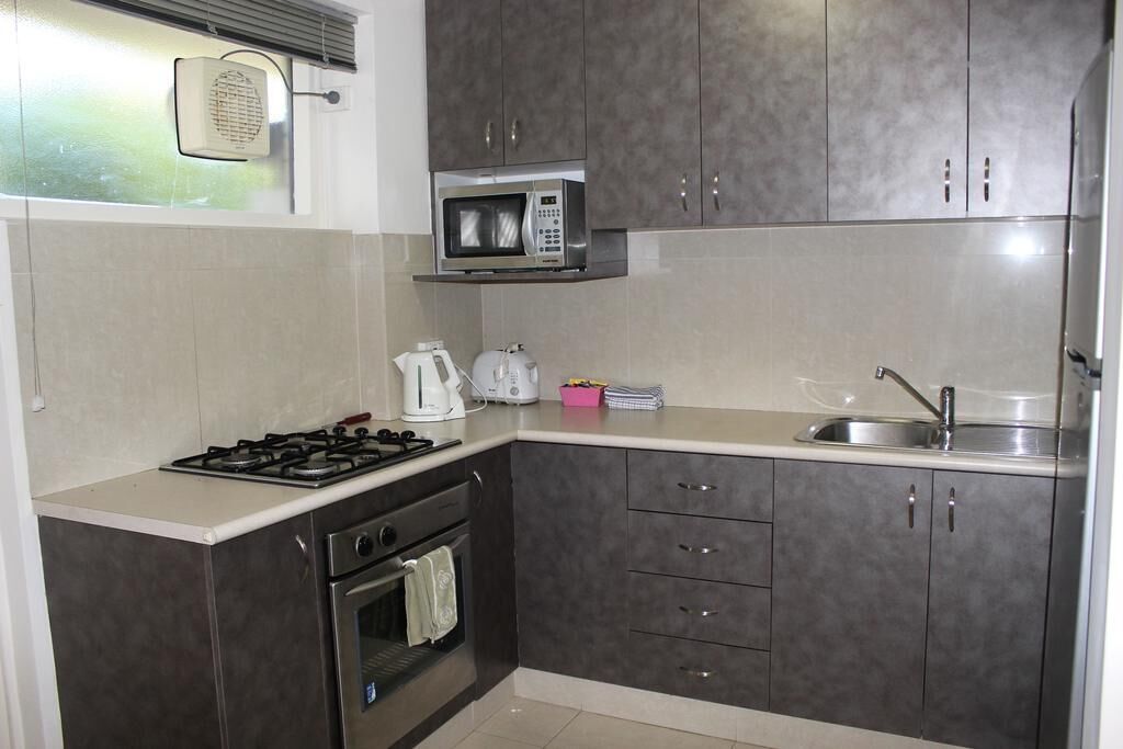 Beautifully renovated studio apartment in Fremantle — image 6