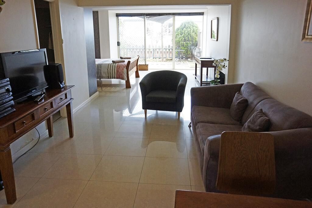 Beautifully renovated studio apartment in Fremantle