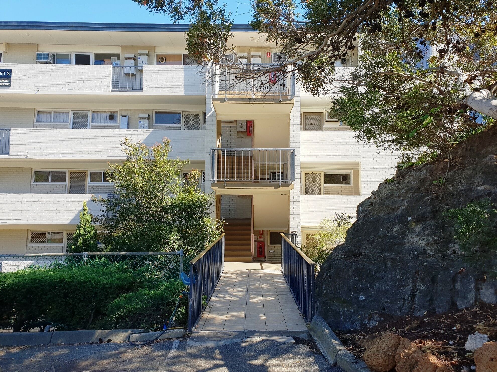 Beautifully renovated studio apartment in Fremantle — image 12