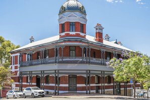Exterior - Beautifully renovated studio apartment in Fremantle (Fremantle)
