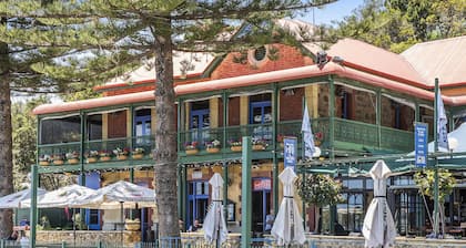 Beautifully renovated studio apartment in Fremantle