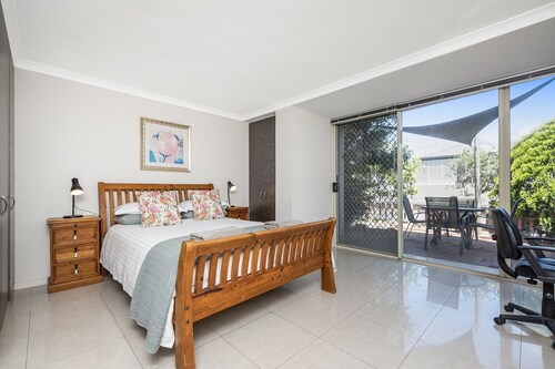 Beautifully renovated studio apartment in Fremantle