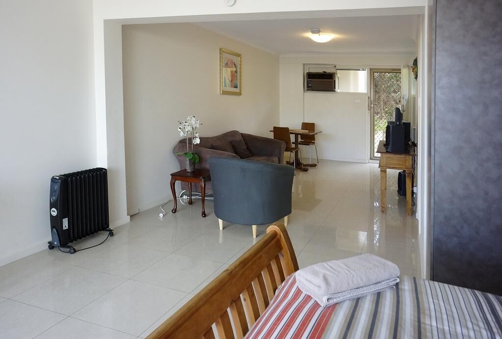 Beautifully renovated studio apartment in Fremantle — image 2