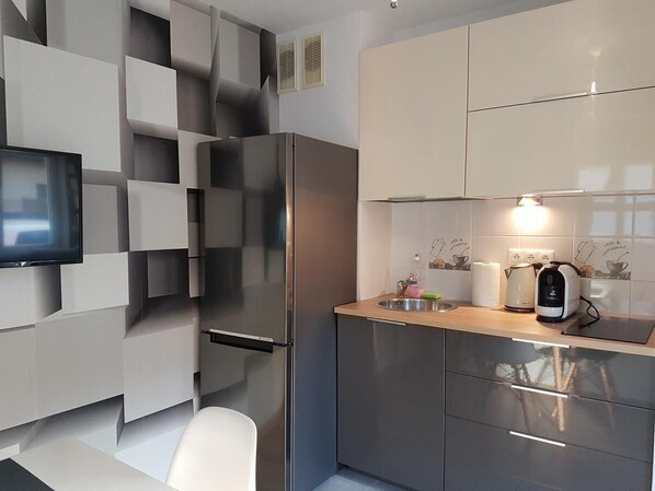 公寓 | 私人小型廚房 | 雪櫃、爐具、電熱水壺、廚房用具/餐具/器皿